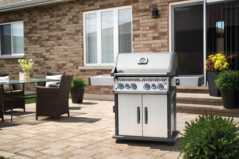 Napoleon: Rogue SE 525RSIB Gas Grill With Infrared Side And Rear Burners