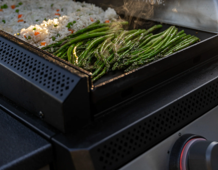 Blackstone: 28" Built-in Griddle w/ Hood